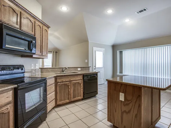 2820 Red Wolf Dr, Fort Worth, TX 76244