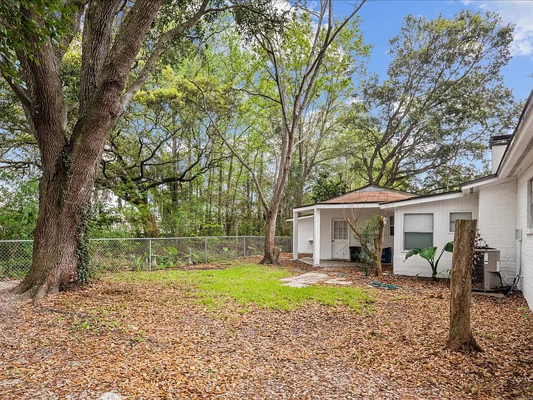 1683 Morningside Dr — Photo 6