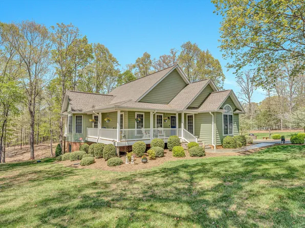 1028 Marie Dr, Huddleston, VA 24104