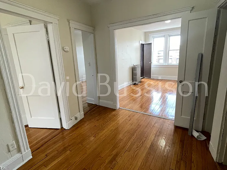 127 Sutherland Rd #E — Photo 9