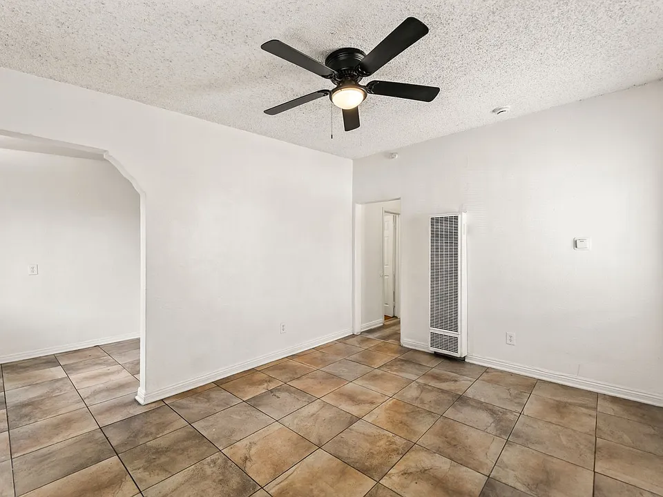 709 E 108th