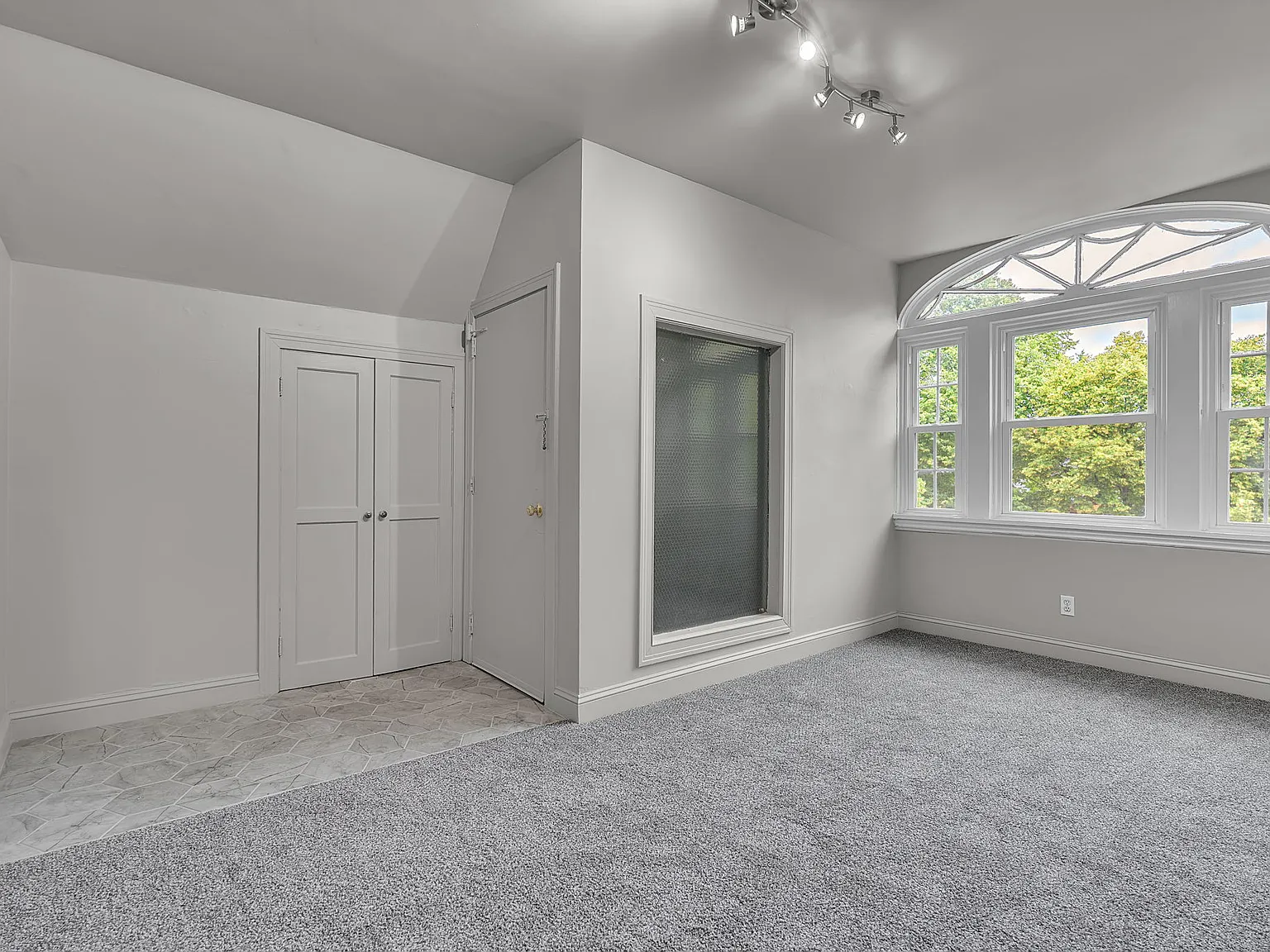 1 bed, $1,300 — Photo 2