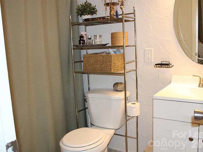 430 Queens Rd — Photo 15