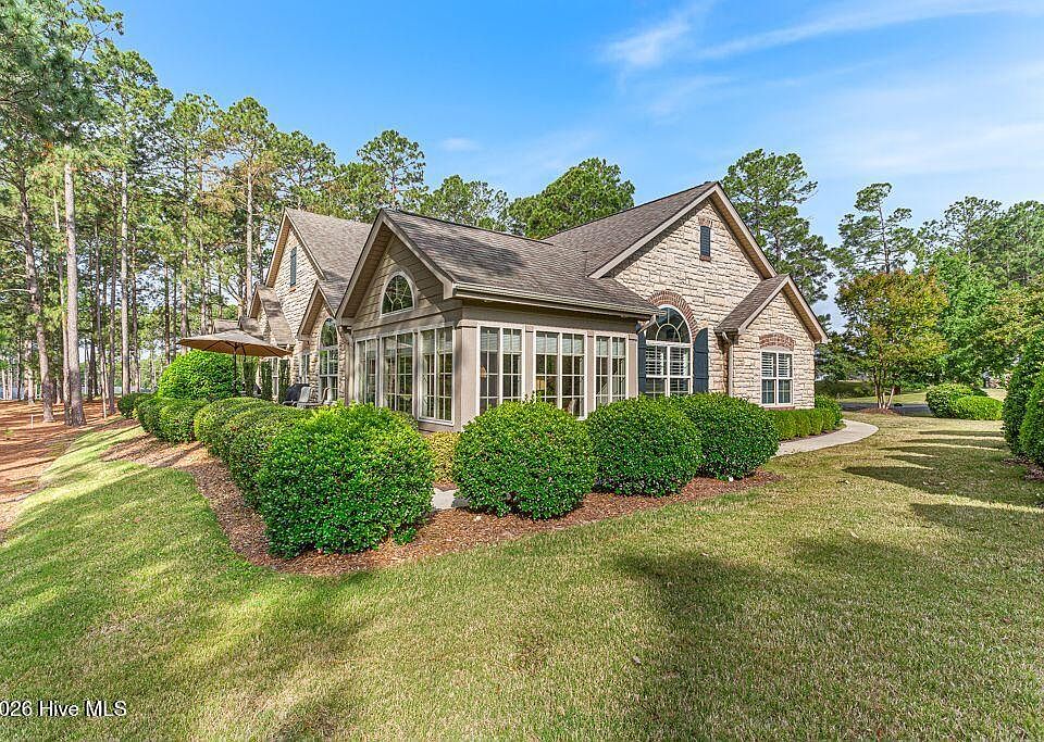1st image of 109 Essex Place