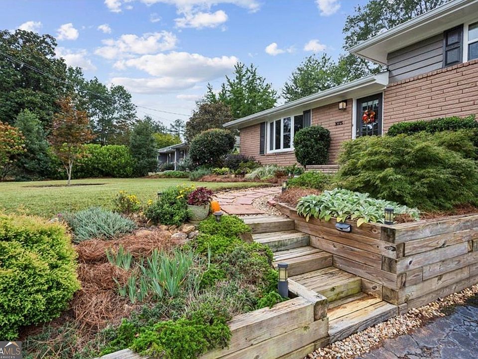 1st image of 3075 Vandiver Dr