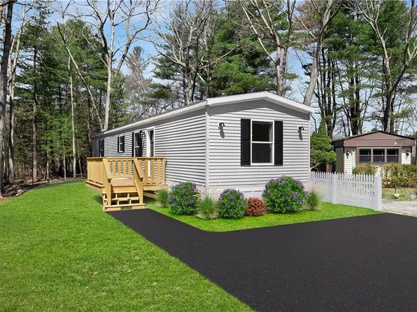 7 Hide Away St, Coventry, RI 02816