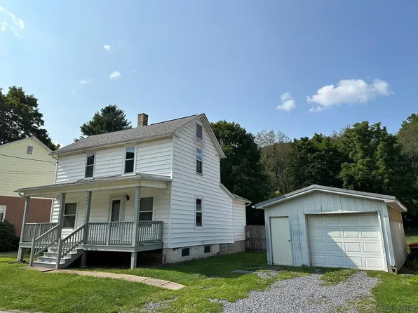 445 Water St, Hooversville, PA 15936