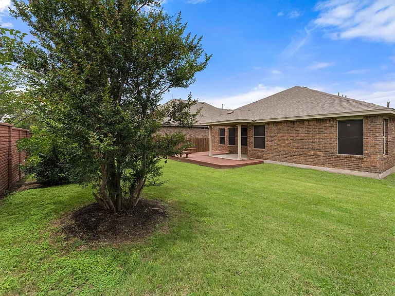 1104 Chad Dr — Photo 32