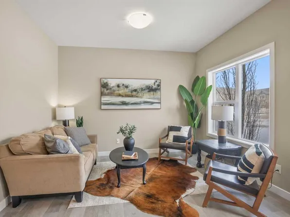 148 S Vanier Dr #206, Red Deer, AB T4R 0V1