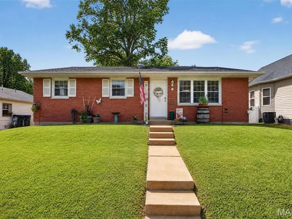 633 N Briegel St, Columbia, IL 62236