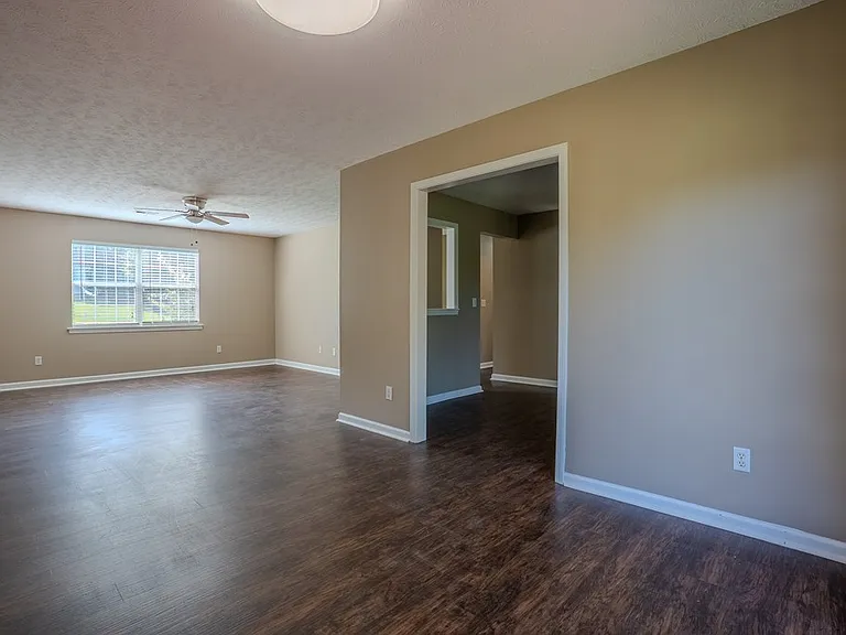1433 Dustin Dr — Photo 8
