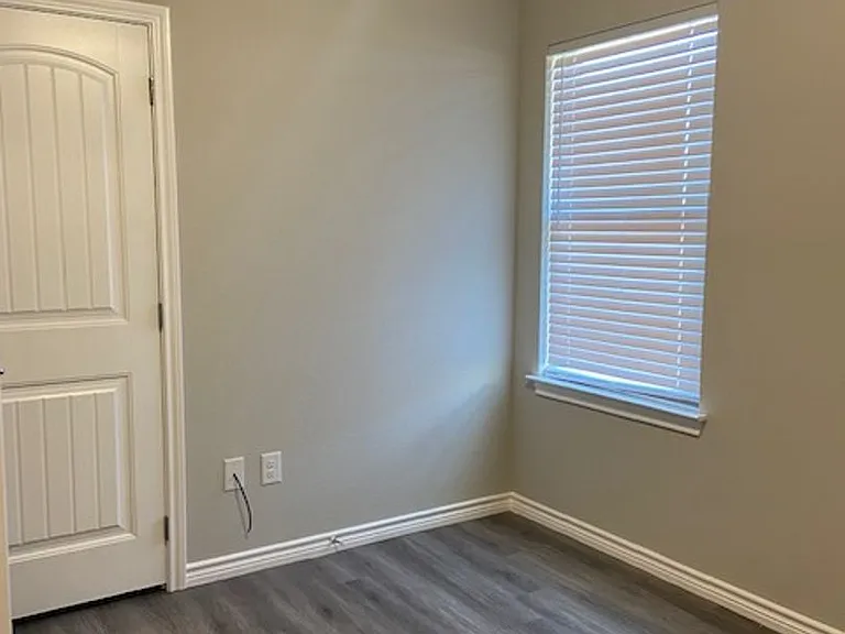 2842 Melissa Ln — Photo 14