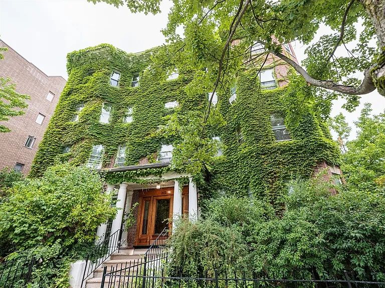 315 Harvard St #8 — Photo 2