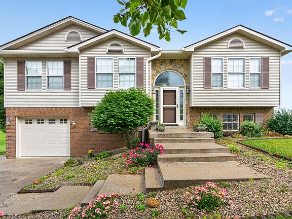 2nd image of 1084 Breezy Ln