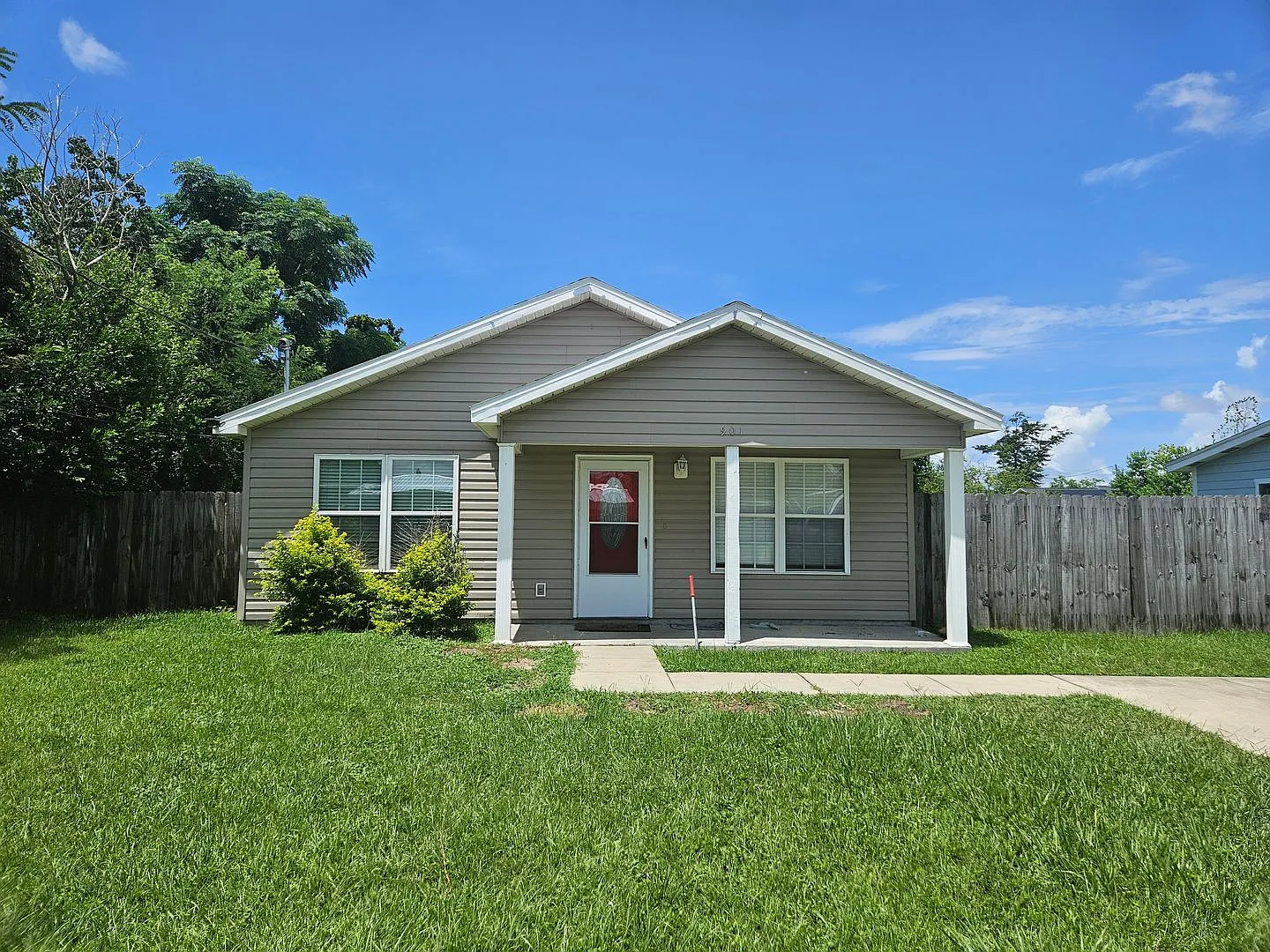 Efficient 3bed/2ba Home, Conveniently Located To Tyndall Afb! *1/2 Off Security Deposit For A-D M... — Photo 1