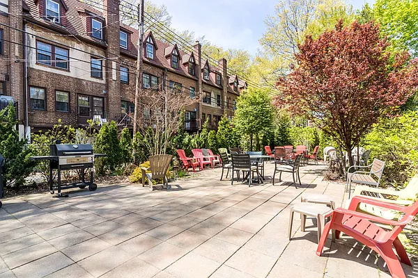 Rented by Prime Realty | media 21