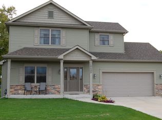 10533 Prairie Crossing Dr, Franksville, WI 53126