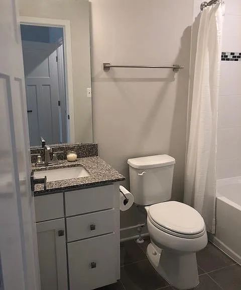 Top Floor Suite Bathroom