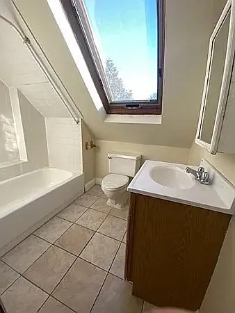 2 bed, 1.0 bath, 700 sqft, $2,000 — Photo 2