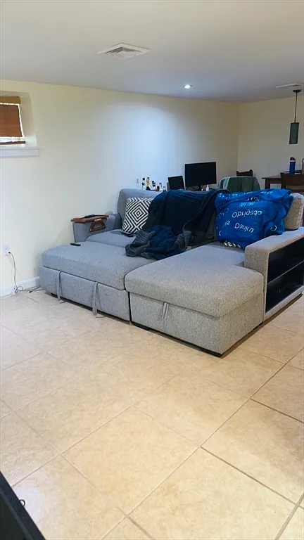 2 bed, 1.0 bath, 1350 sqft, $2,400 — Photo 4