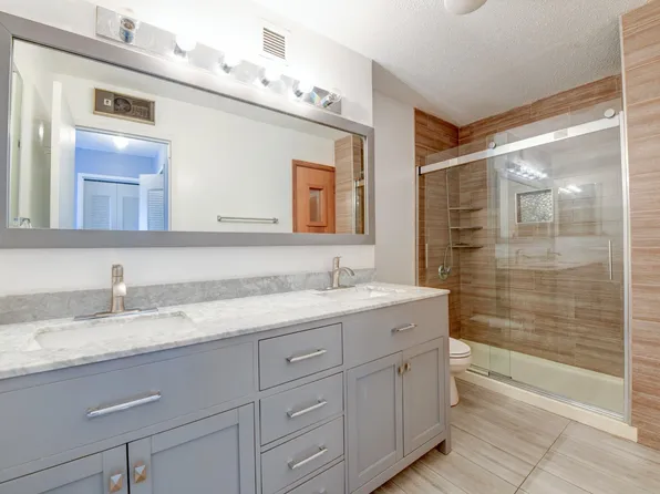 232 Harmon Cove Tower image 24 of 46