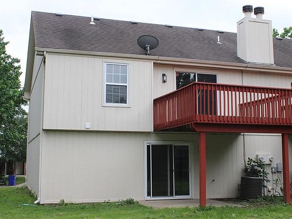 4th image of 401 NW Highland Ln