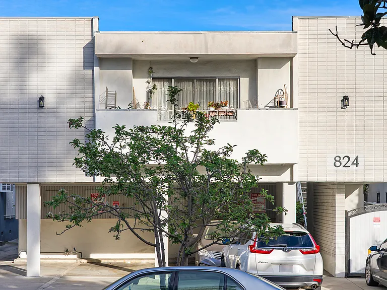 824 S Shenandoah St #2 — Photo 3