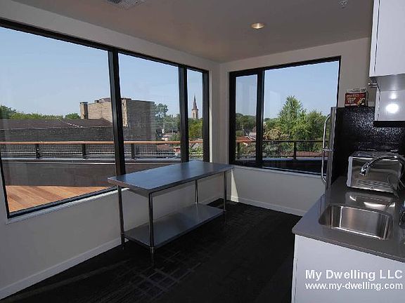 2nd image of 2440 S Kinnickinnic Ave APT 104