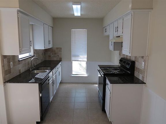 4th image of 2027 Lorient Dr