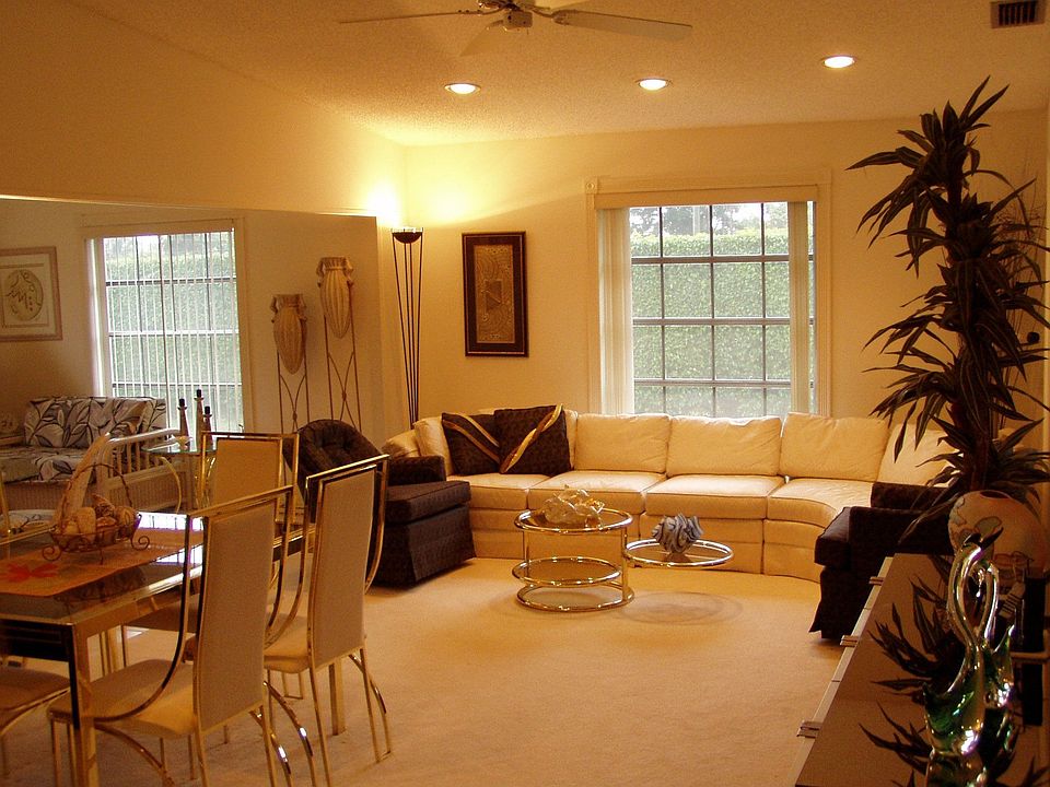 Living/Dining Room Area