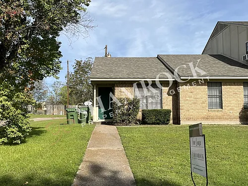 906 Lancelot Cir Photo 1