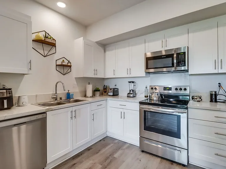 Ridgeway Apartments — Photo 17