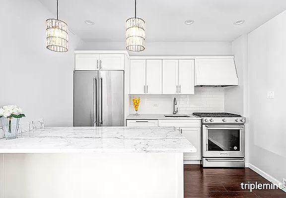 3rd image of 154 W 77th St #1R