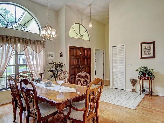 3rd image of 3281 Glenridge Ct