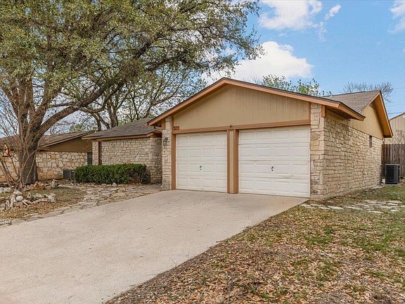 3rd image of 511 Suzzane Rd