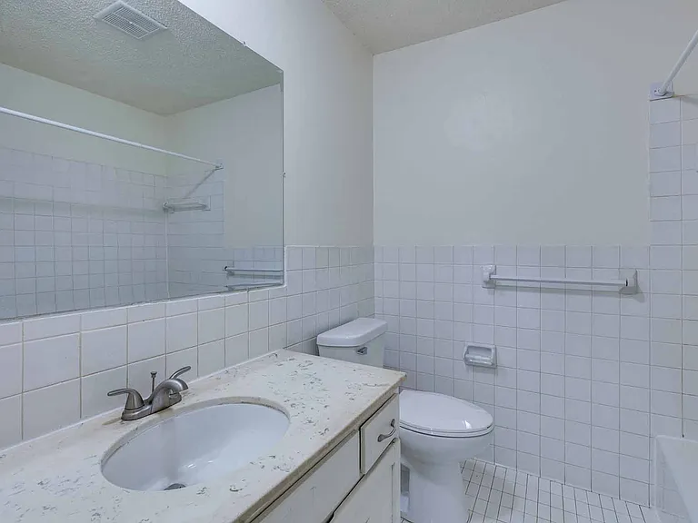 Victoria Flats Roseville — Photo 13