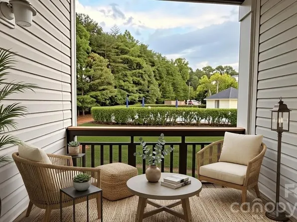 6419 Park Pond Dr, Charlotte, NC 28262