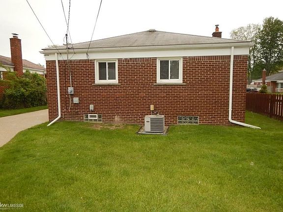 2nd image of 23113 Beverly St