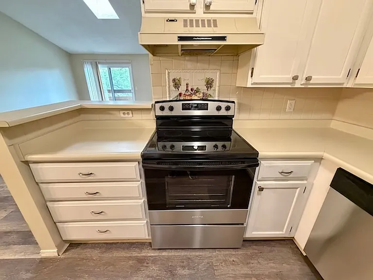 337 Wright St #302 — Photo 4