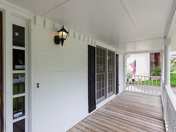 2nd image of 1104 Sunny Field Ln