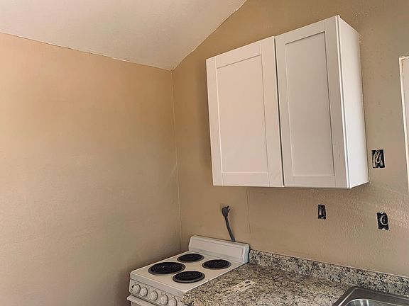 3rd image of 3052 W 32nd St #B