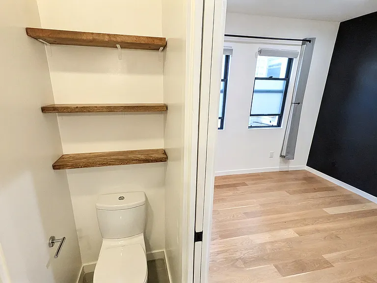 51 Moss St — Photo 14
