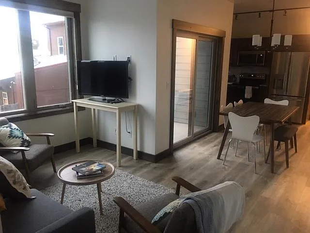 638 Nucleus Ave #203 — Photo 3