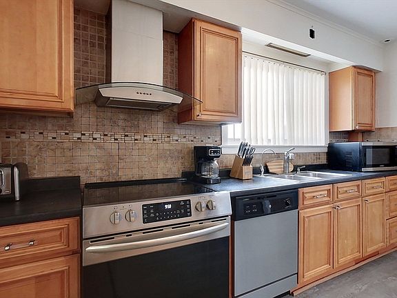 5th image of 6 Danforth St