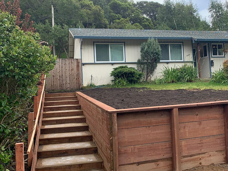 2nd image of 2573 Center Rd