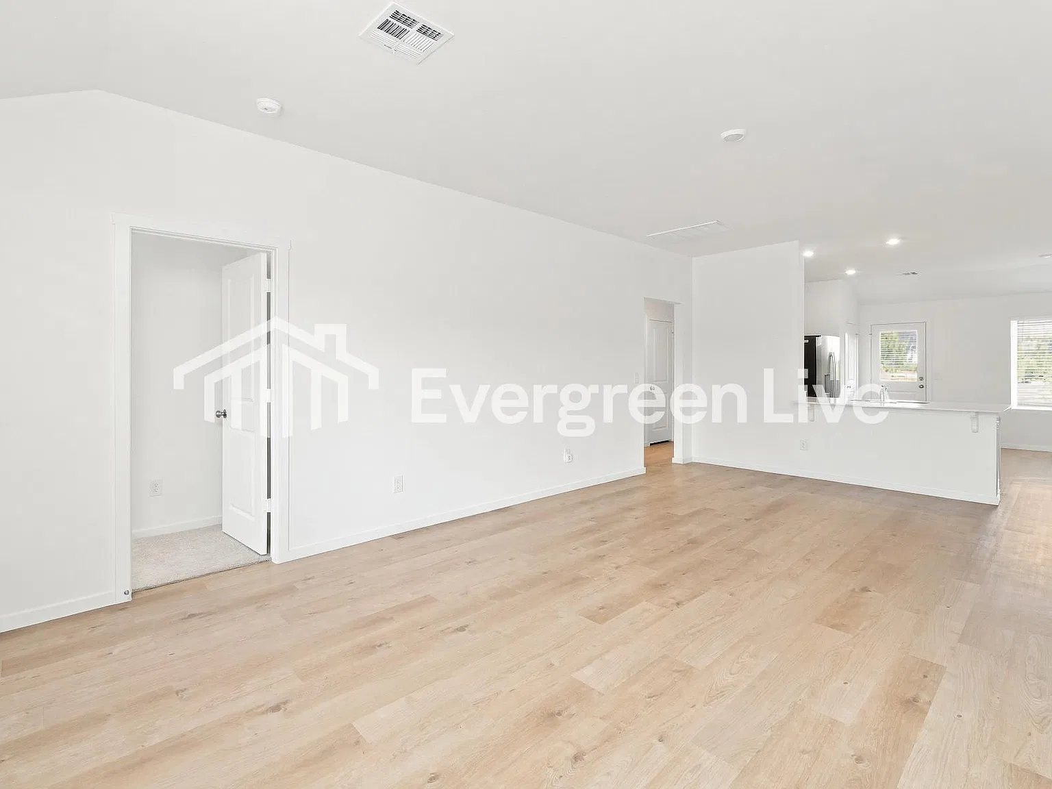 4 bed, 2.0 bath, 1470 sqft, $1,555 — Photo 3