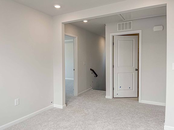 5th image of 5906 Woodlawn Dr