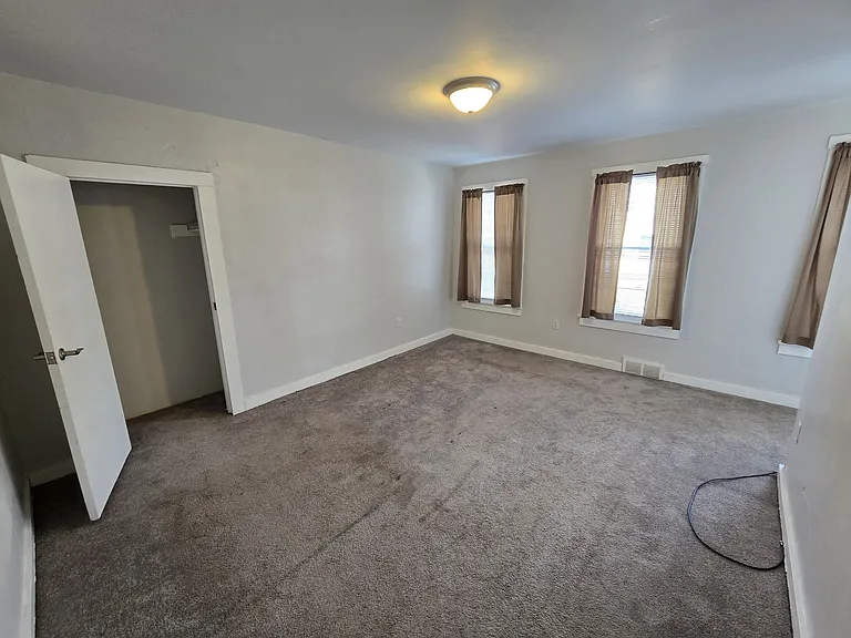 479 Norton St — Photo 11