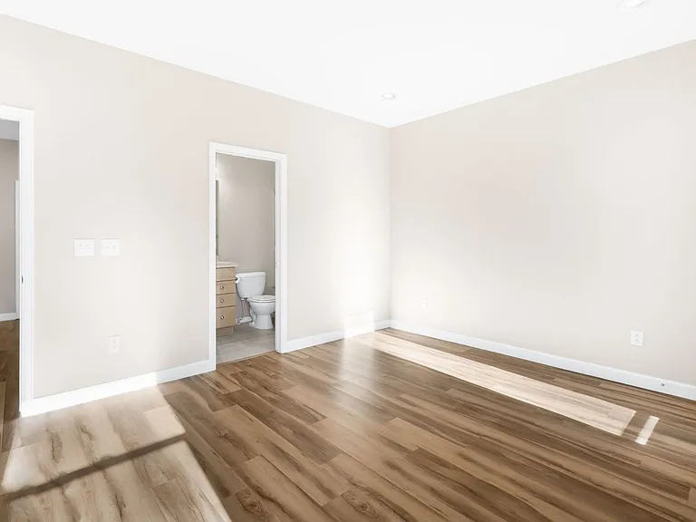 13543 E Longview Ave — Photo 16