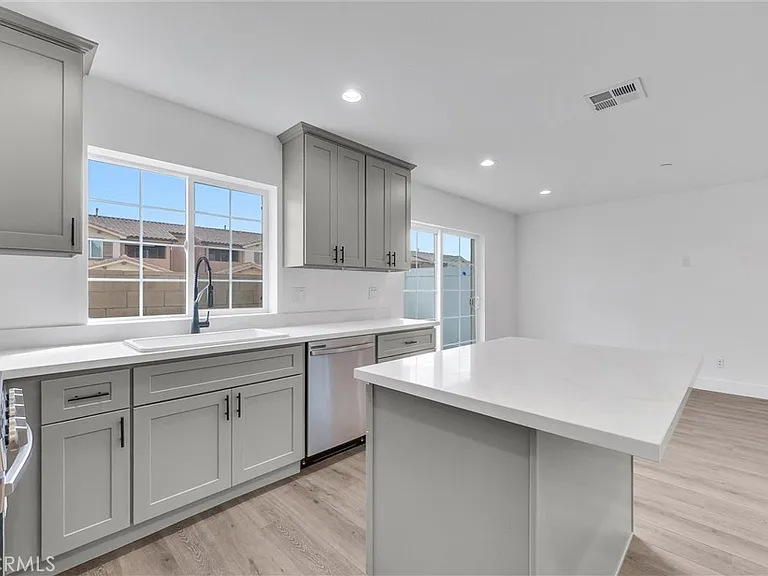 16385 Valencia Ave #3 — Photo 10